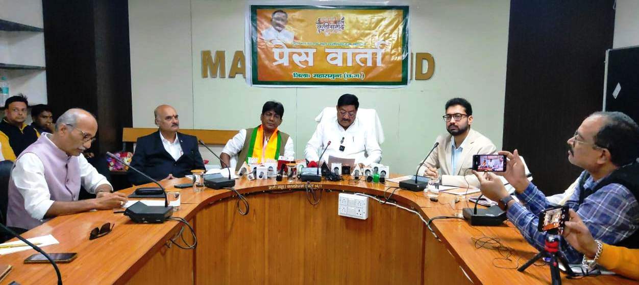 भाजपा सरकार के एक वर्ष पूर्ण होने पर दयाल दास बघेल ने जनादेश परब कार्यक्रम में दिए कार्यों की जानकारी