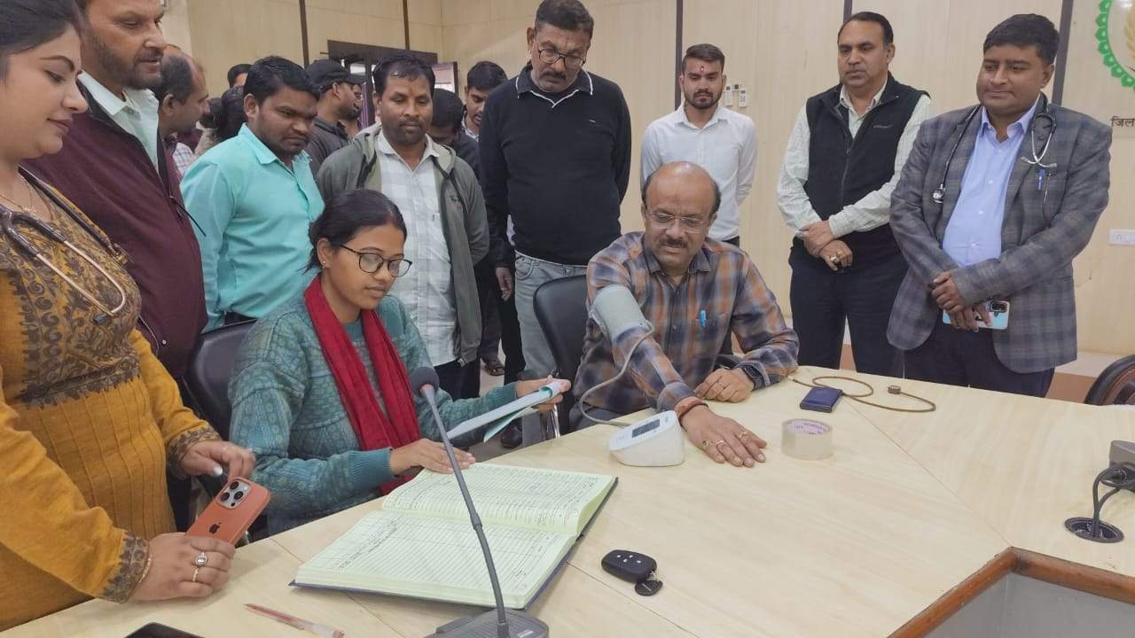 महासमुंद में प्रकृति परीक्षण अभियान के तहत 2500 नागरिकों का स्वास्थ्य परीक्षण