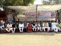 मनरेगा में परिवर्तन के विरोध में प्रदेश सह प्रभारी विजय जांगिड़ की उपस्थिति में कांग्रेस का  विरोध प्रदर्शन