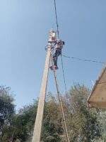 विद्युत विभाग ने बिरकोनी वितरण केन्द्र अंतर्गत बकायदारो के विद्युत कनेक्शन काटे