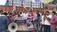ईंधन संकट और बेतहाशा मूल्यवृद्धि के खिलाफ कांग्रेस का हल्ला बोल, बागबाहरा में विधायक द्वारिकाधीश यादव के नेतृत्व में कांग्रेस का प्रदर्शन, केंद्र और राज्य सरकार पर साधा निशाना