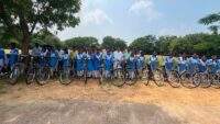 मुनगाशेर में छात्राओं को मिली साइकिल, विधायक द्वारिकाधीश यादव ने किया वितरण