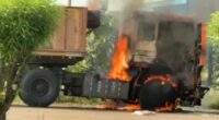राष्ट्रीय राजमार्ग-53 पर खड़े ट्रेलर के केबिन में लगी आग, चालक बाल-बाल बचा